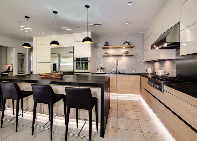 Givi Residence California Millwork & REHAU