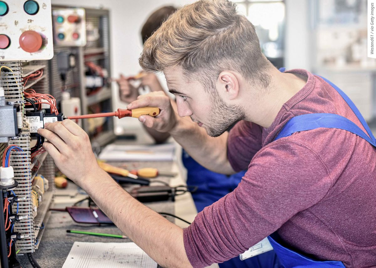 Bewerbung Zum Elektroniker Für Betriebstechnik www.rehau.com
