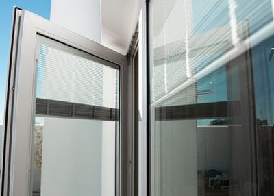 Cómo aislar las ventanas de tu casa del frío - Suinplas Blog